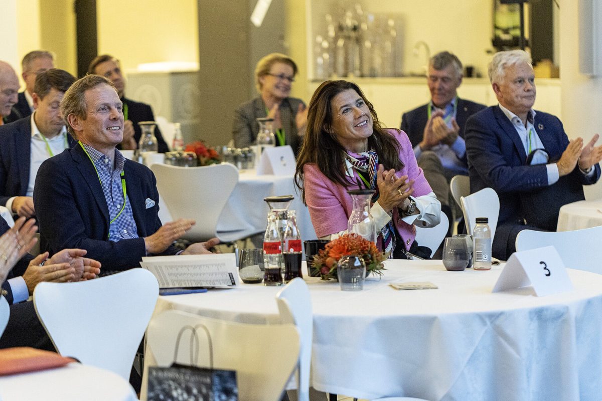 Board Network Bound for the Boardroom